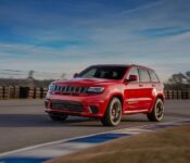 2021 Jeep Grand Cherokee Debut Photo Specs Rumors Reveal Images